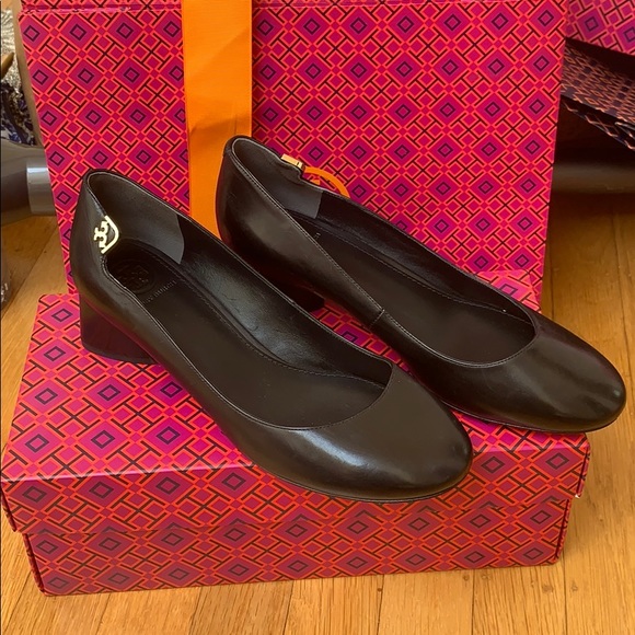 Tory Burch Elizabeth Pump - Picture 1 of 3